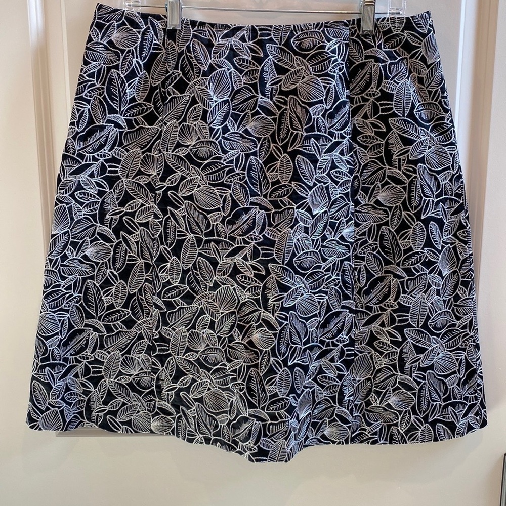 Talbots Black White Embroidered Skirt Floral Leaves Size 14